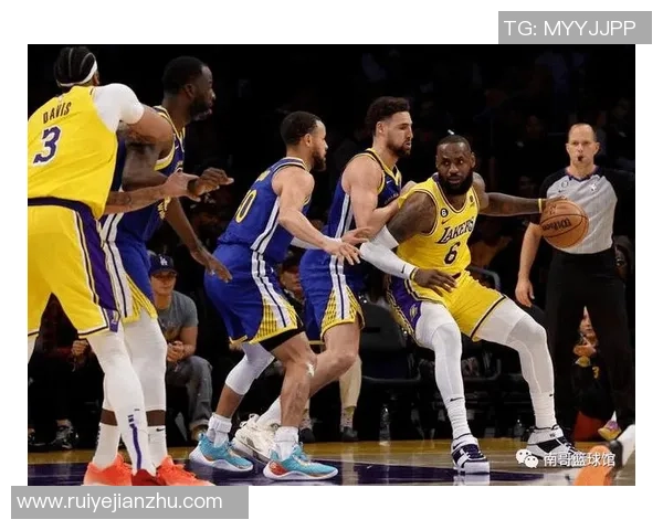 湖人勇士季前赛对决精彩回顾及球员表现分析